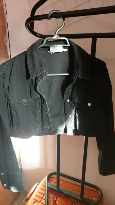 Chaqueta corta negra de mezclilla Zara - miniatura 1