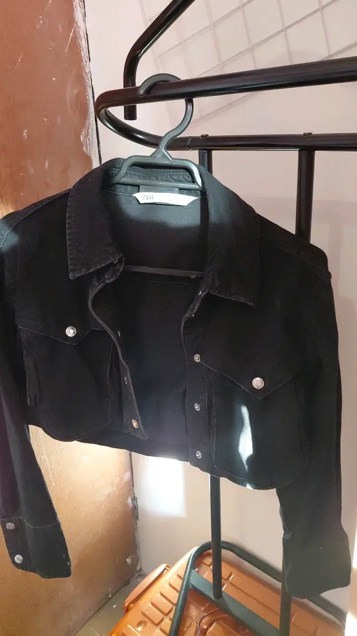Chaqueta corta negra de mezclilla Zara - 3