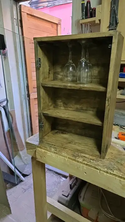 Vitrina de madera rústica con puerta de vidrio - miniatura 1
