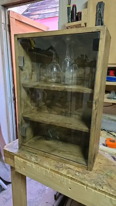 Vitrina de madera rústica con puerta de vidrio - miniatura 2