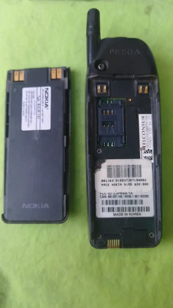 Teléfono celular Nokia antiguo en buen estado - 5