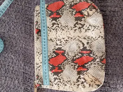 Cartera de mano estampado serpiente - miniatura 2