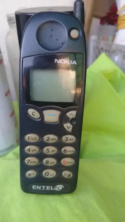 Teléfono celular Nokia antiguo en buen estado - miniatura 6