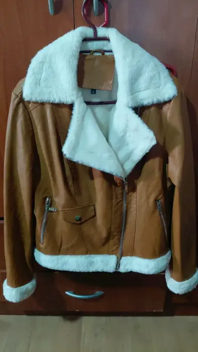 Chaqueta de cuero sintético con forro de piel - miniatura 1