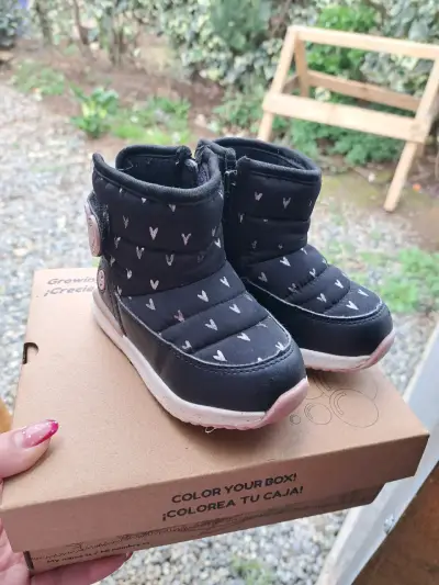 Botas negras para niña con corazones Bubblegummers - miniatura 1