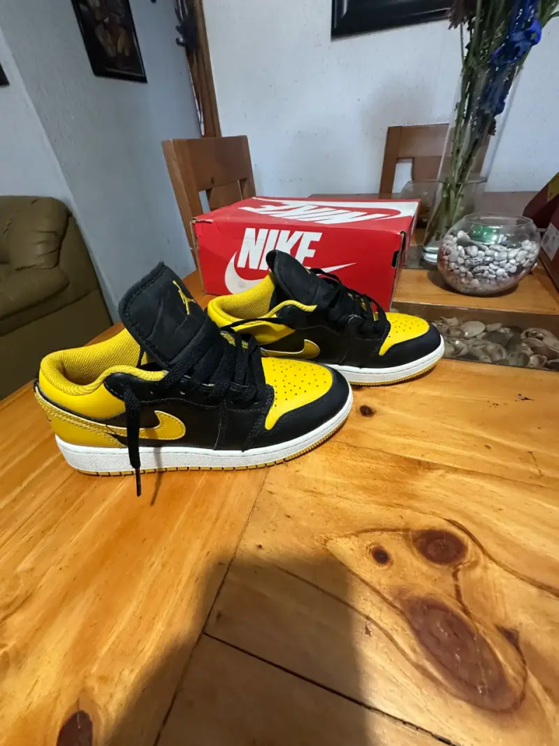 Zapatillas Nike Air Jordan amarillas y negras - 2