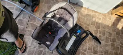 Silla de auto para bebé Joie Infanti con base - miniatura 1