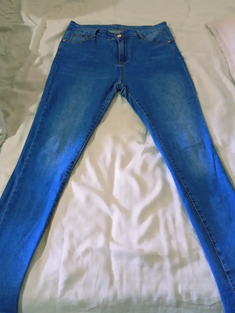 Jeans ajustados segunda mano en muy buen estado - 1