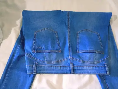 Jeans ajustados  segunda mano en muy buen estado - miniatura 2