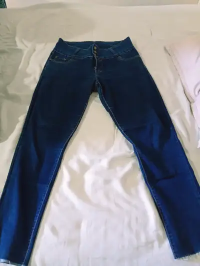 Jeans ajustados  segunda mano en muy buen estado - miniatura 3