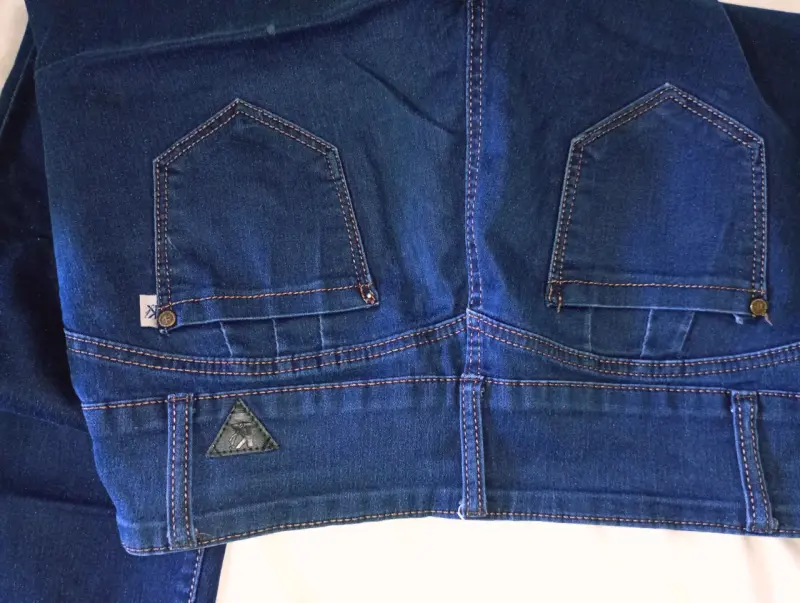 Jeans ajustados segunda mano en muy buen estado - 4