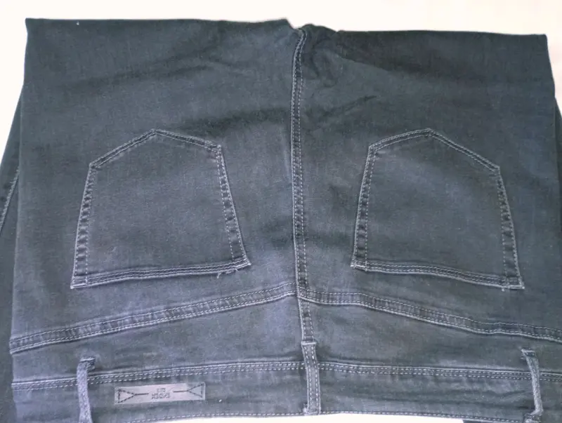 Jeans ajustados segunda mano en muy buen estado - 6
