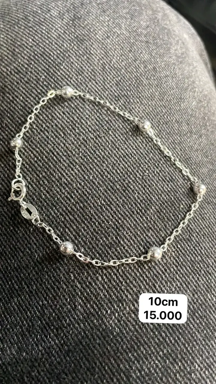 Pulsera de plata con esferas decorativas