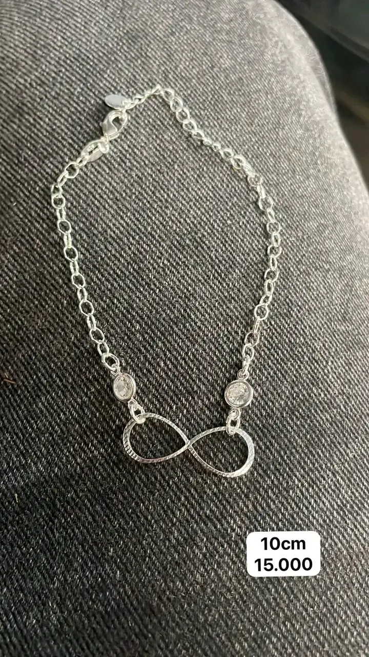 Pulsera de plata con símbolo de infinito