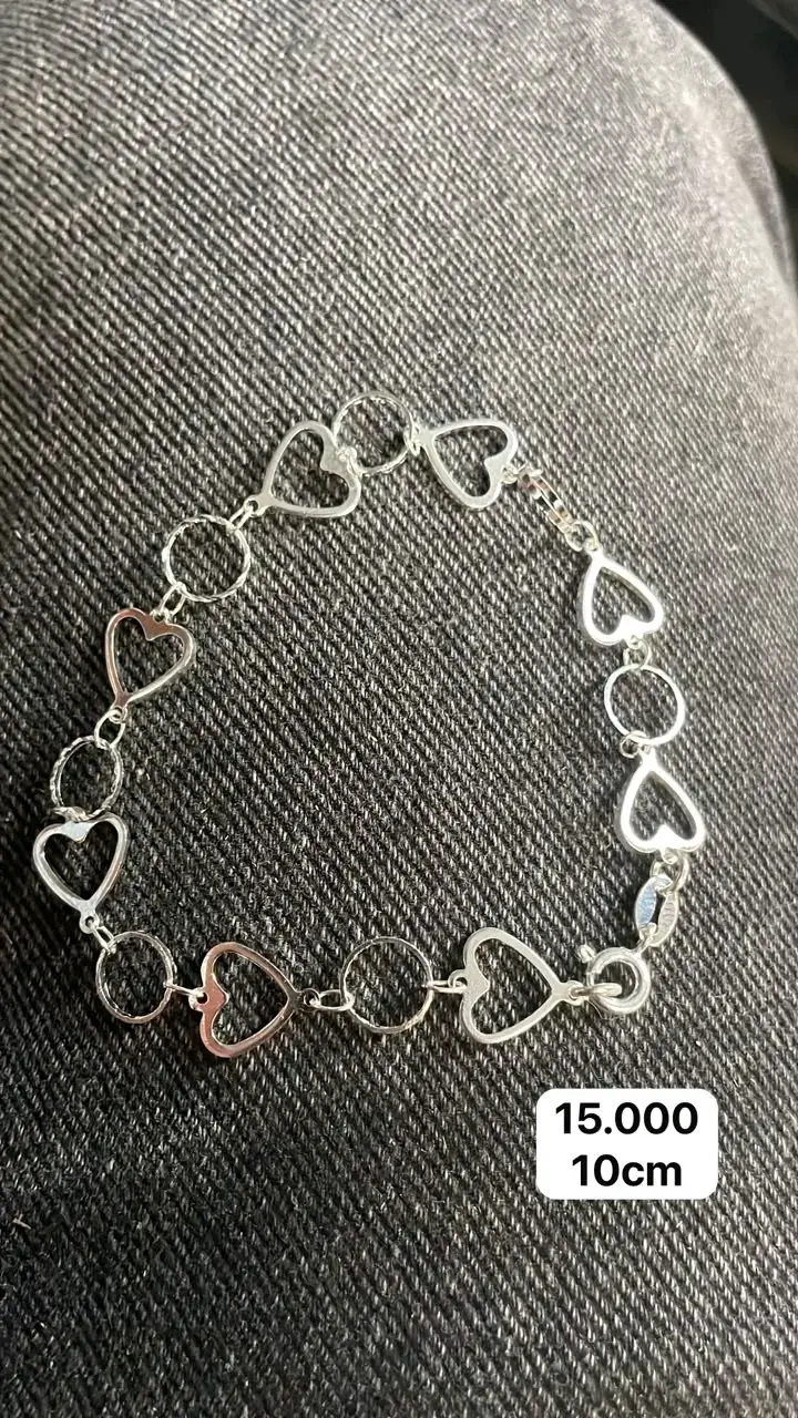 Pulsera de corazones en plata
