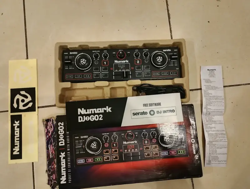 Controlador DJ Numark DJ2GO2 compacto - 1