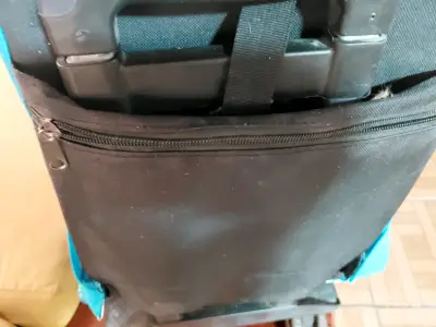 Transportador de mascotas con ruedas y ventilación azul - miniatura 6