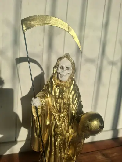 Figura Santa Muerte Dorada 43 cm yeso - miniatura 2