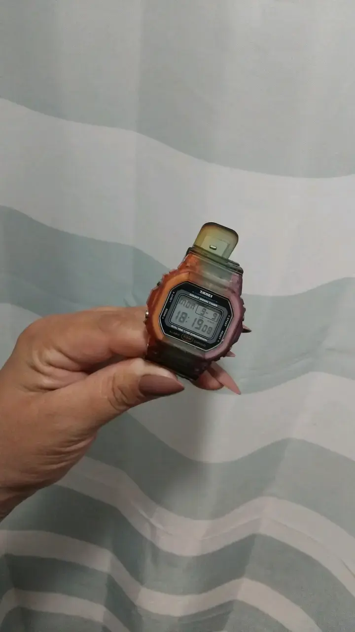 Reloj digital SkNEi con correa multicolor - 3