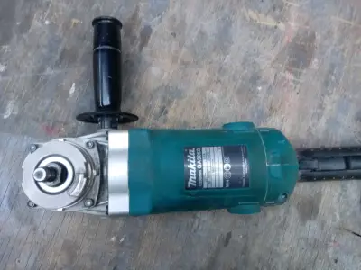 Esmeril angular Makita GA9020 usado - miniatura 2