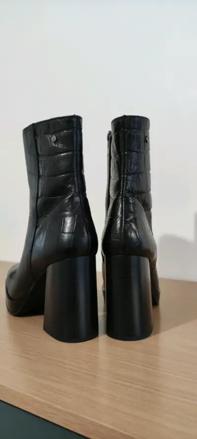 Botines Pollini Negros de Cuero Talla 40 - miniatura 4
