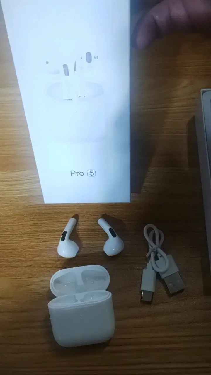 Auriculares Inalámbricos Pro 5 con Estuche de Carga - 1