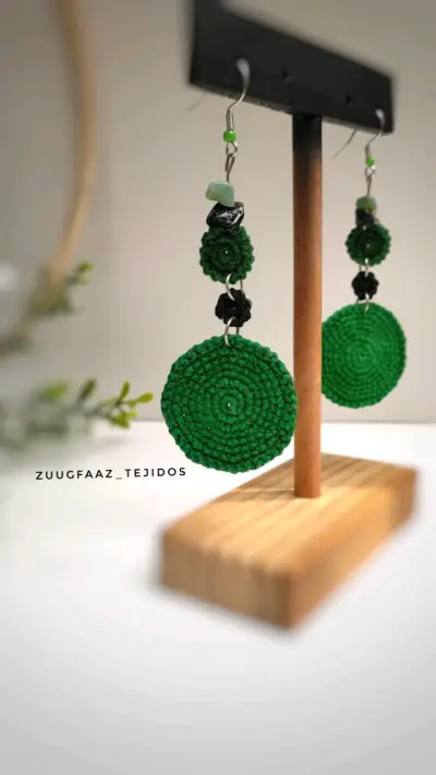 Aros tejidos a mano en colores vibrantes - miniatura 5