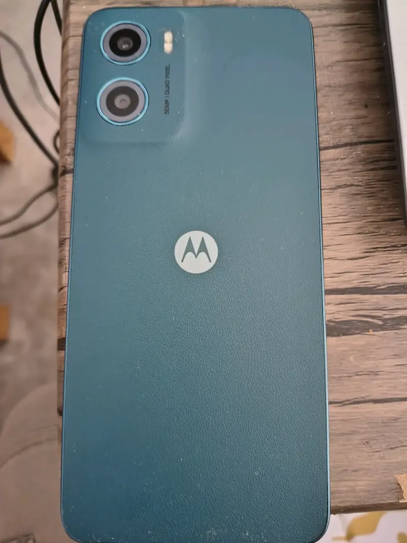Smartphone Moto G05, 4G y cargador - 2