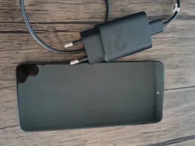 Smartphone Moto G05, 4G y cargador - miniatura 4