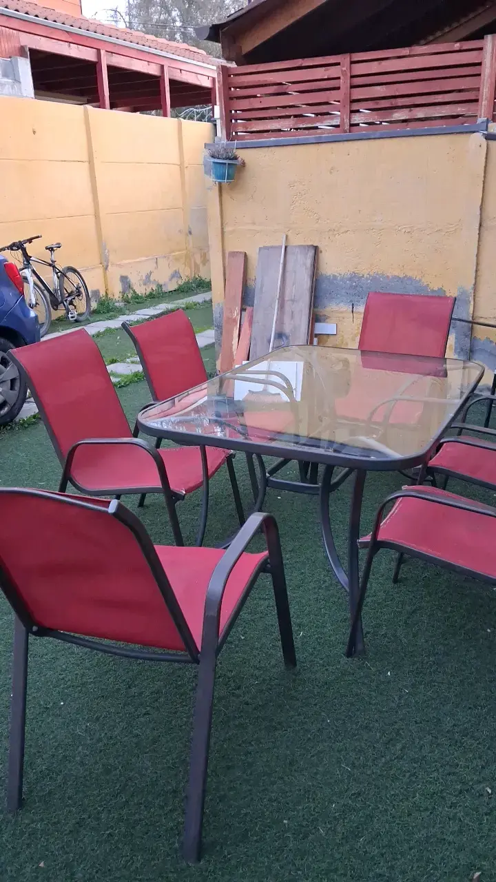 Juego de comedor exterior con sillas rojas - 2