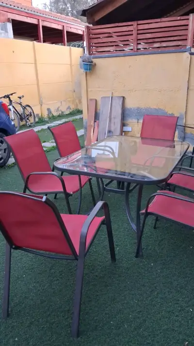 Juego de comedor exterior con sillas rojas - miniatura 2
