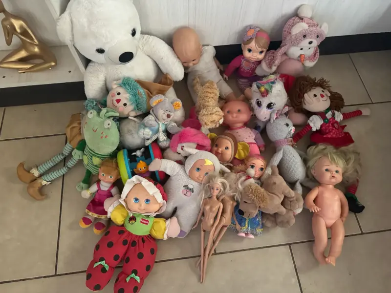Lote de muñecos y peluches variados para niños - 1