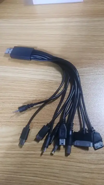 Cable USB multipuertos celular - miniatura 1