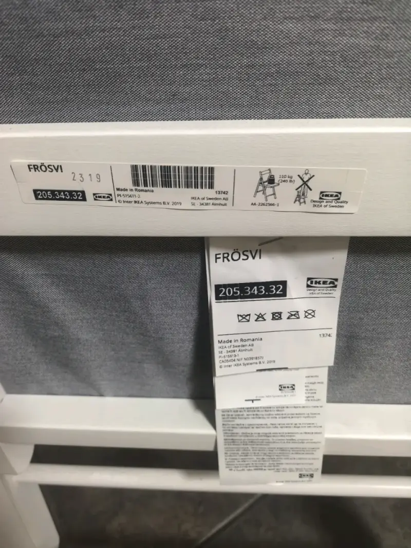 Mesa blanca con cajón y 4 sillas plegable - 5