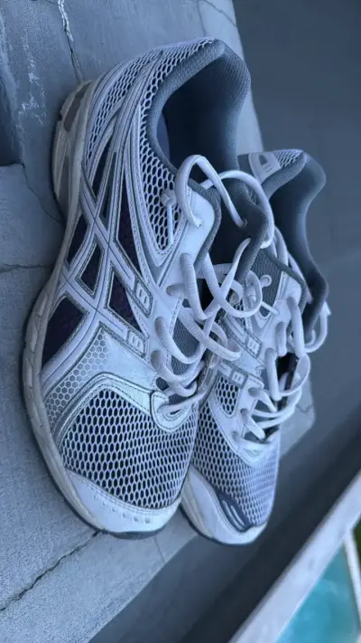 Zapatillas deportivas Asics blancas para correr - miniatura 1