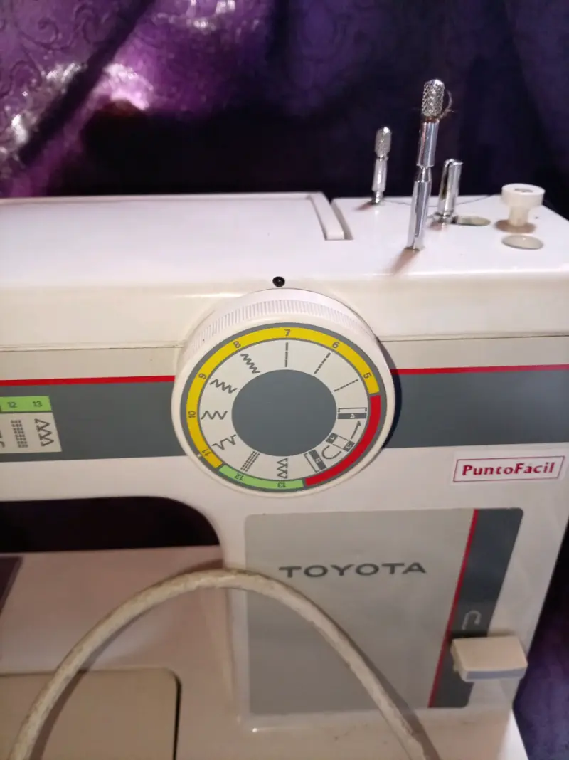 Máquina de Coser Toyota PuntoFácil en Buen Estado - 3