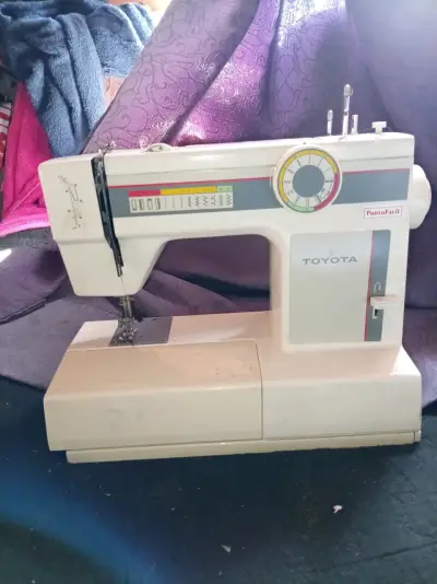 Máquina de Coser Toyota PuntoFácil en Buen Estado - miniatura 6