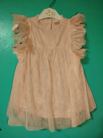 Vestido de niña con encaje y flores decorativas - miniatura 2