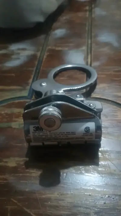 Dispositivo de seguridad anticaídas 3M metálico - miniatura 1