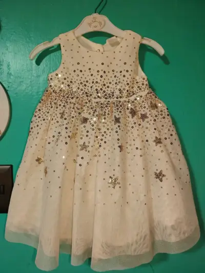 Vestido de niña con encaje y flores decorativas - miniatura 4