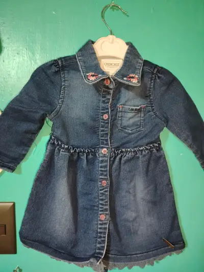 Vestido de niña con encaje y flores decorativas - miniatura 5
