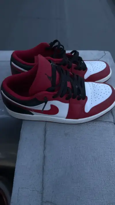 Zapatillas air Jordan 1 rojas y blancas - miniatura 1