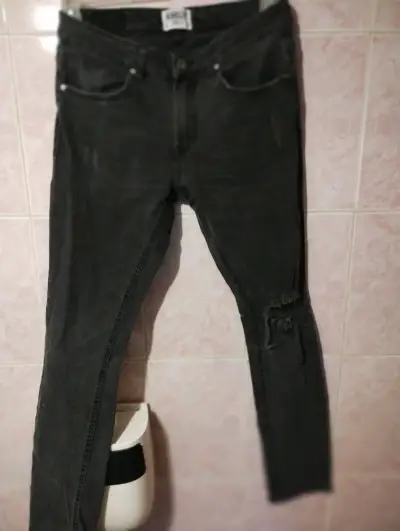 Jeans negros desgastados para hombre - miniatura 1