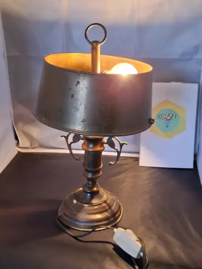 Lámpara de mesa vintage de bronce - miniatura 2