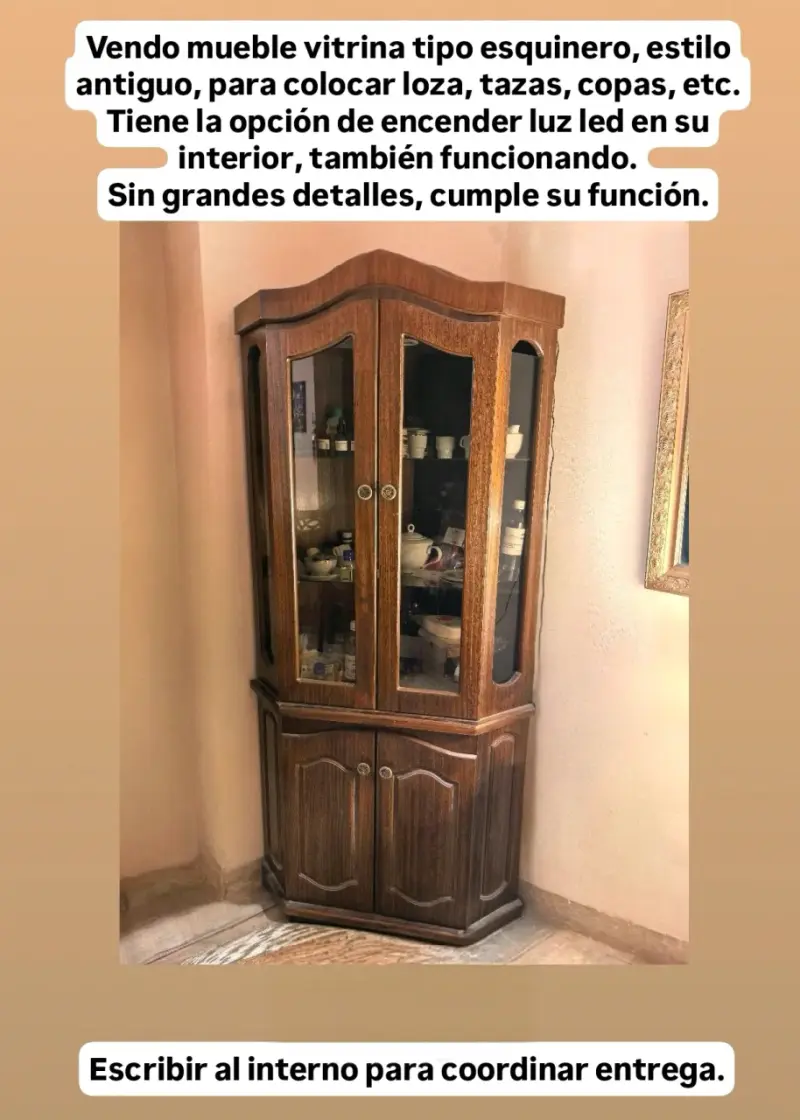 Vitrina esquinera estilo antiguo con luz LED