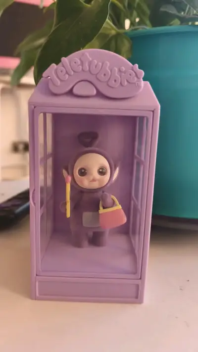 Figura de colección Teletubbies Tinky Winky - miniatura 1