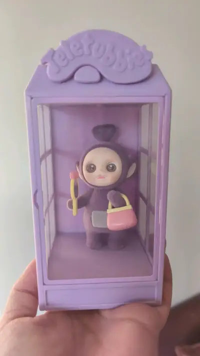 Figura de colección Teletubbies Tinky Winky - miniatura 3