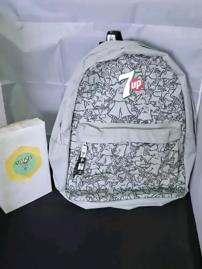 Mochila 7up gris con diseño estampado - miniatura 1