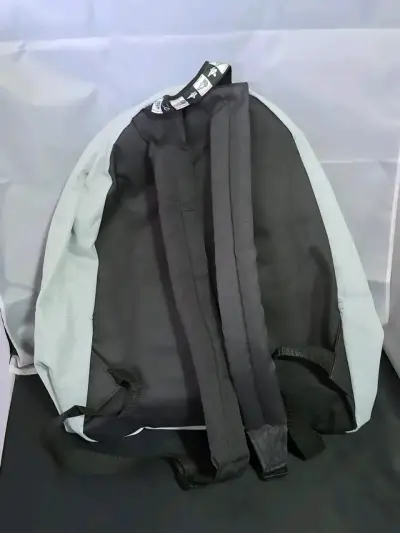 Mochila 7up gris con diseño estampado - miniatura 2