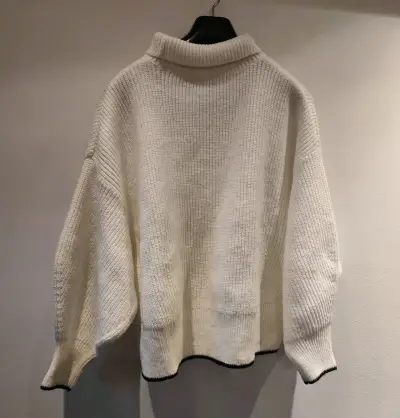 Suéter de lana beige con cuello alto H&M - miniatura 1